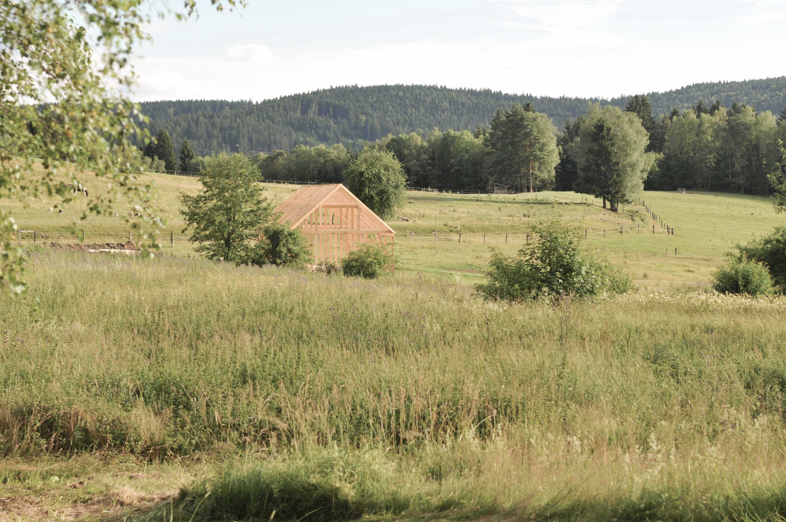 Stodola na ekofarmě Velký Jindřichov - vizualizace v krajině před jejím uskutečněním. Autor: Kurz architekti