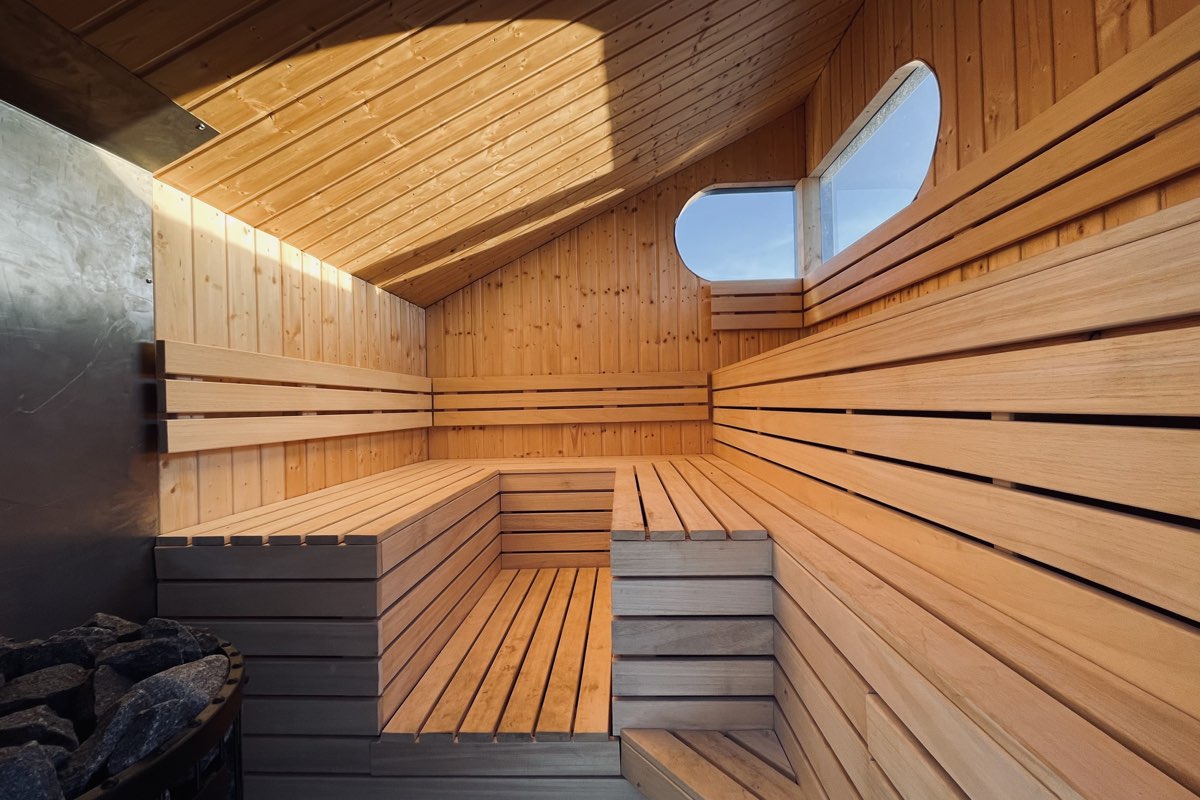 Sauna Yakisugi - interiér sauny. Autor: KURZ architekti