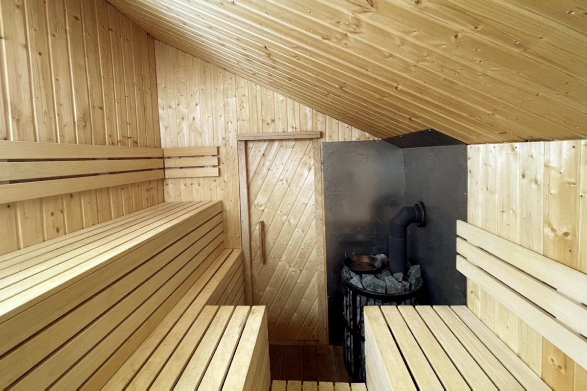 Sauna Yakisugi - interiér sauny. Autor: KURZ architekti