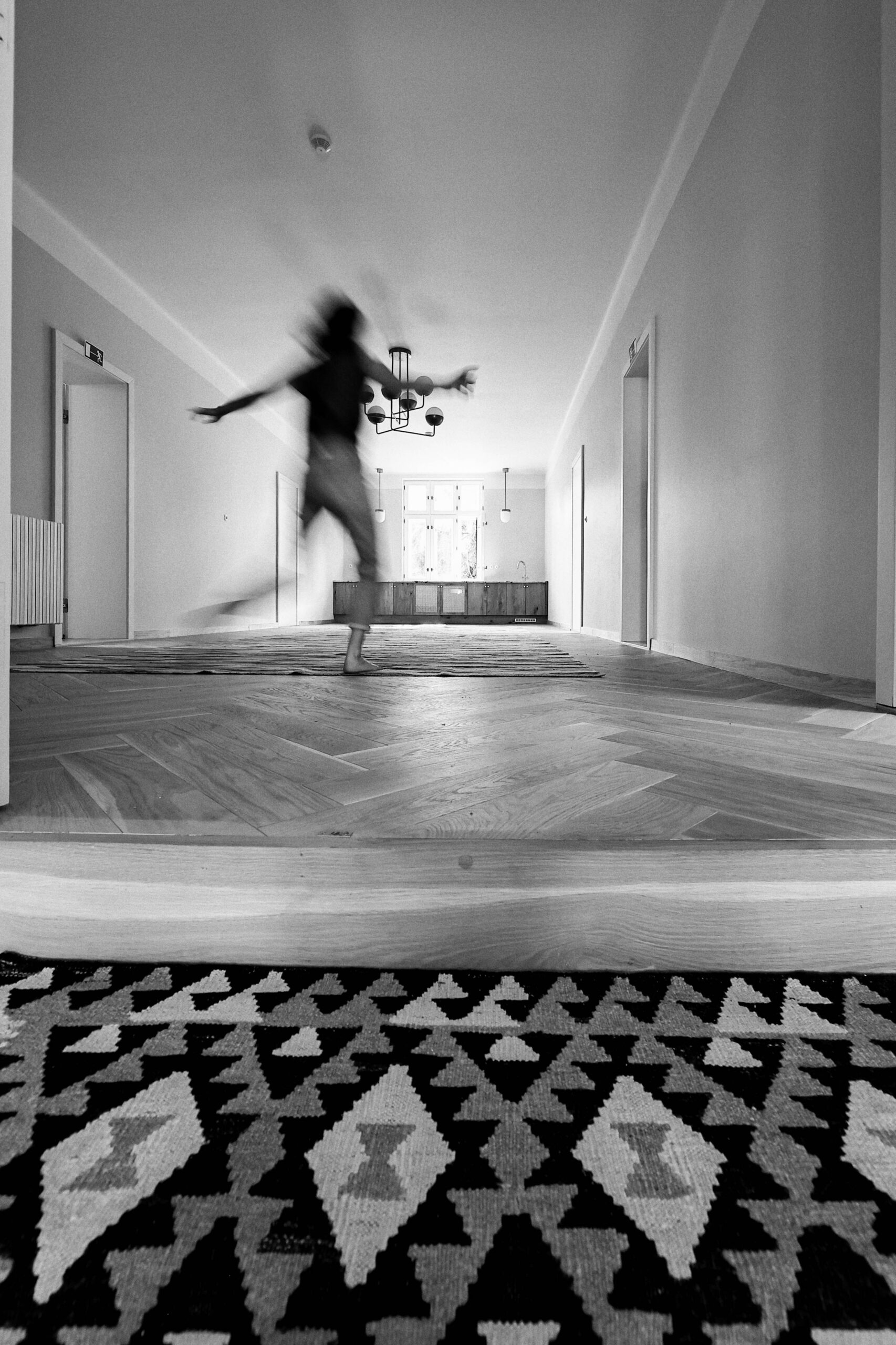 04_KURZ_architects_Maternova-vila_Remeslna-akademie_Vcelna_foto_by_NikaBrunova_00