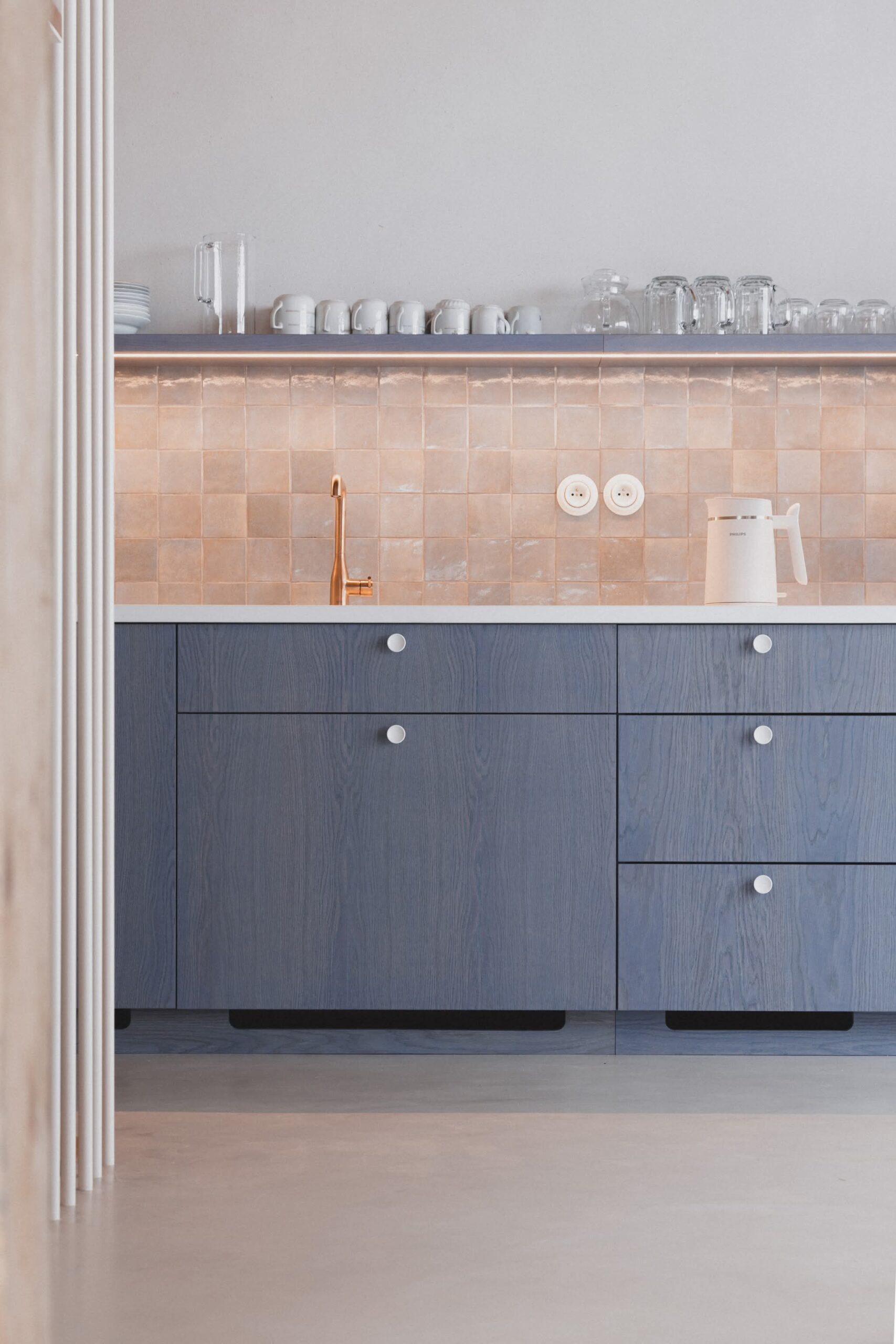 06_Kurz_architects_Zapomenta_chalupa_Arnostka_interier_kuchyne_detail