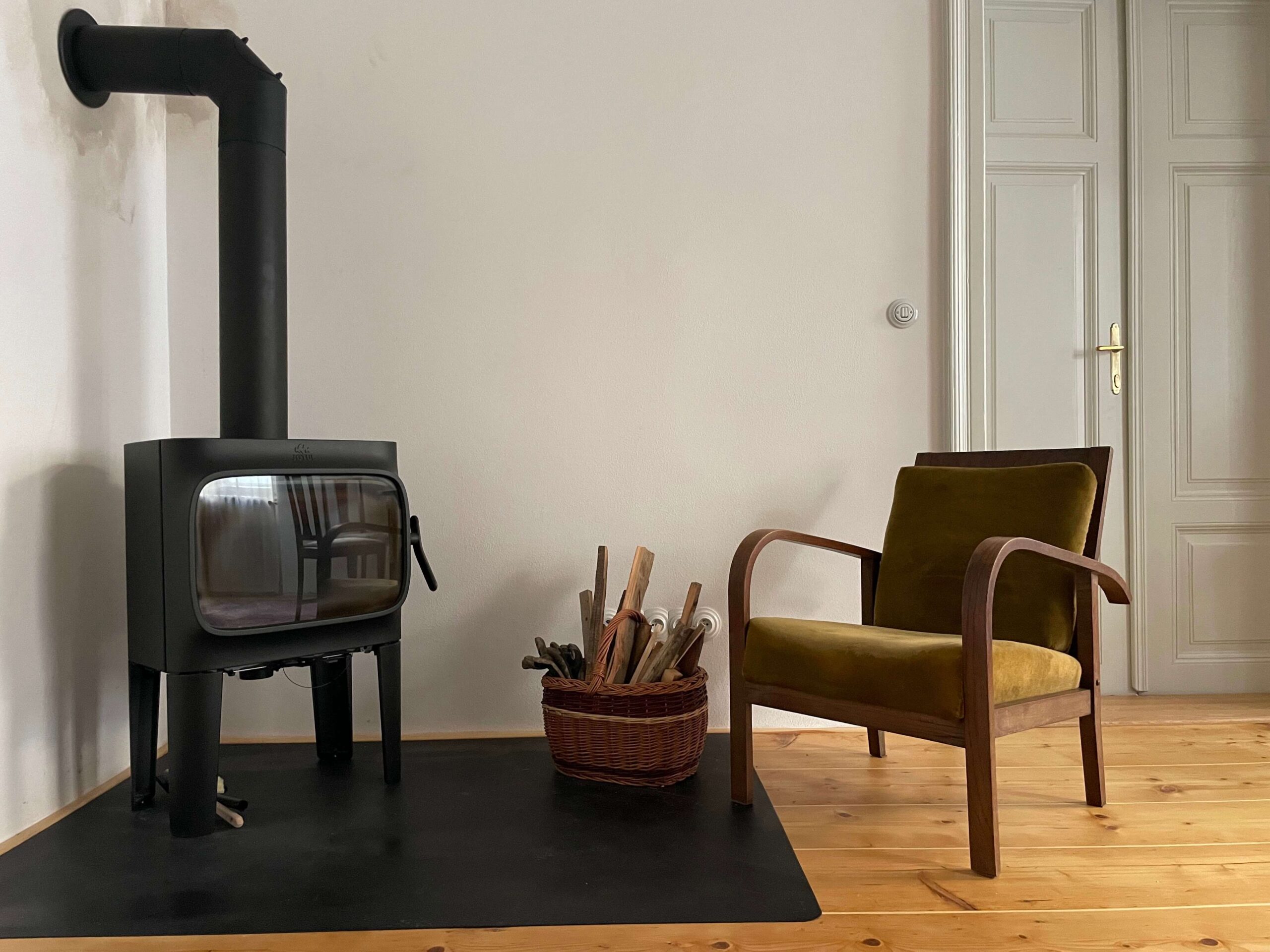 09_Kurz_architects_Cinzak_Ceske_Budejovice_posezeni_kamna