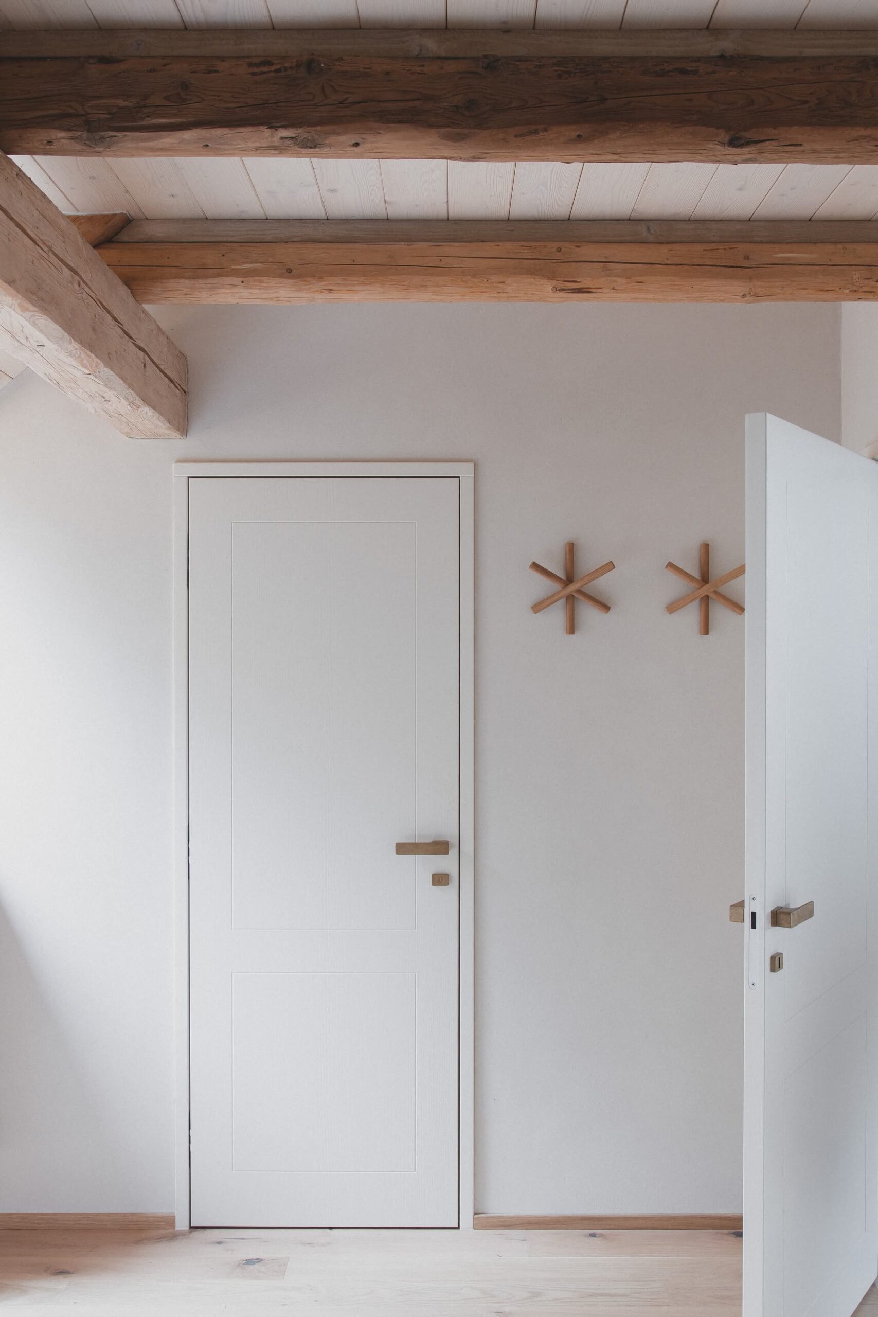 10_Kurz_architects_Zapomenta_chalupa_Arnostka_pokoj_TON_vesakay