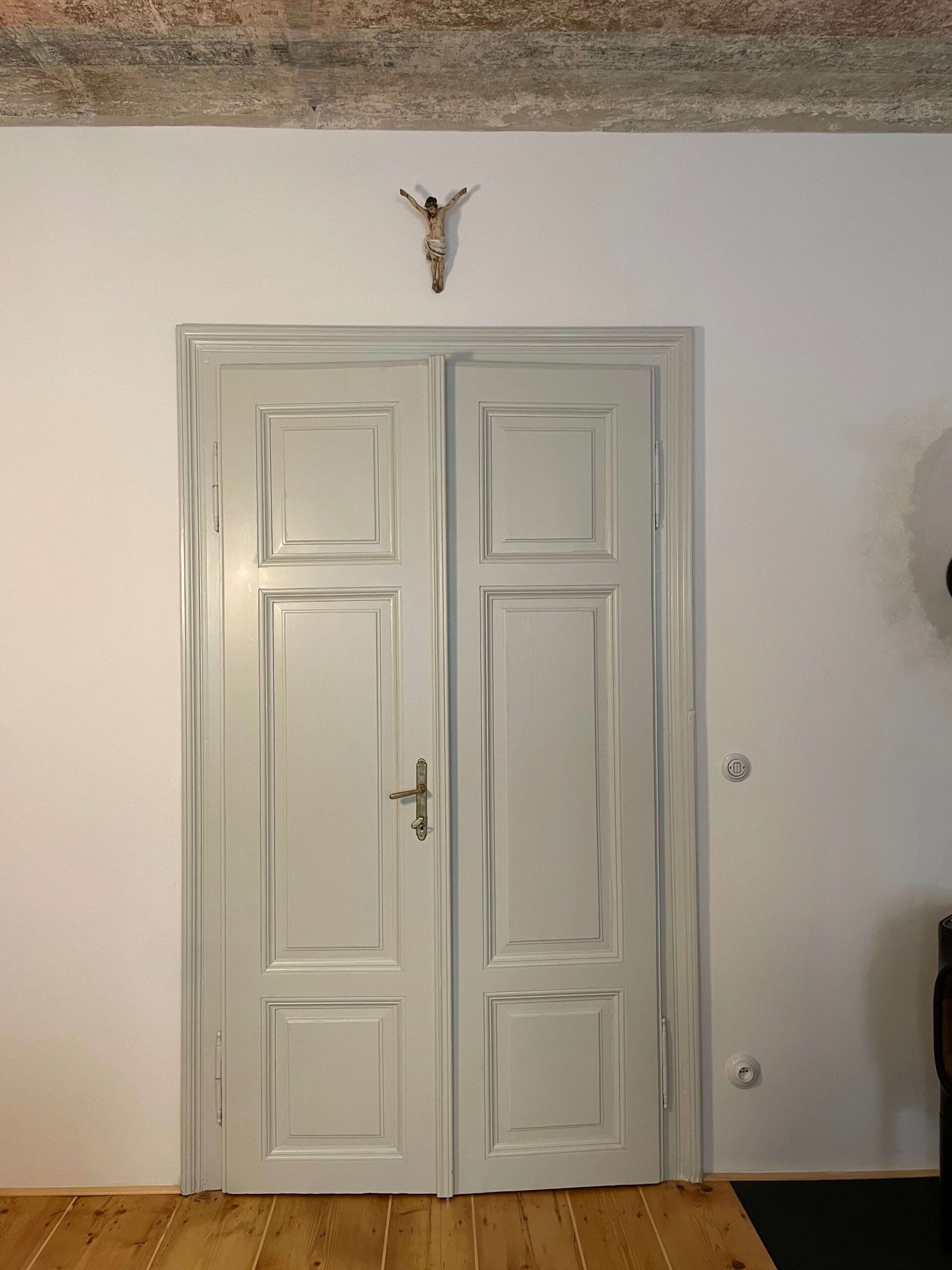 12_Kurz_architects_Cinzak_Ceske_Budejovice_nastenne_malby_jezis