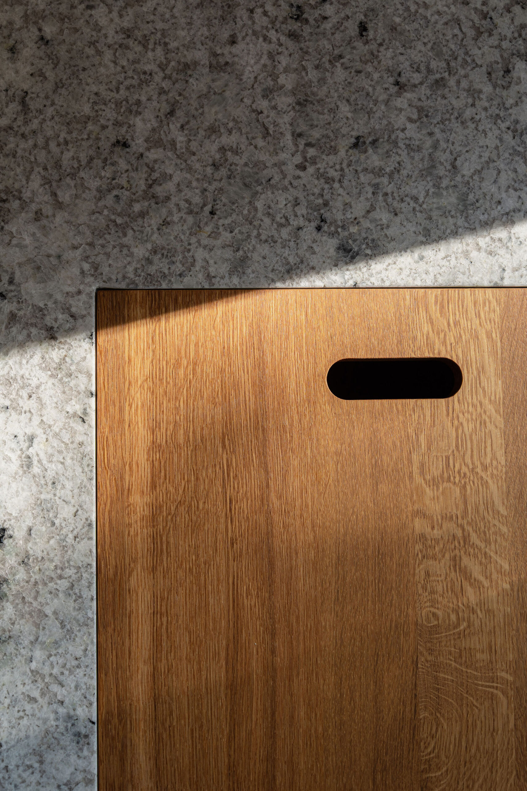 15_KURZ_architects_Maternova-vila_Remeslna-akademie_Vcelna_foto_by_NarativStudio_detail_otvor_kamen