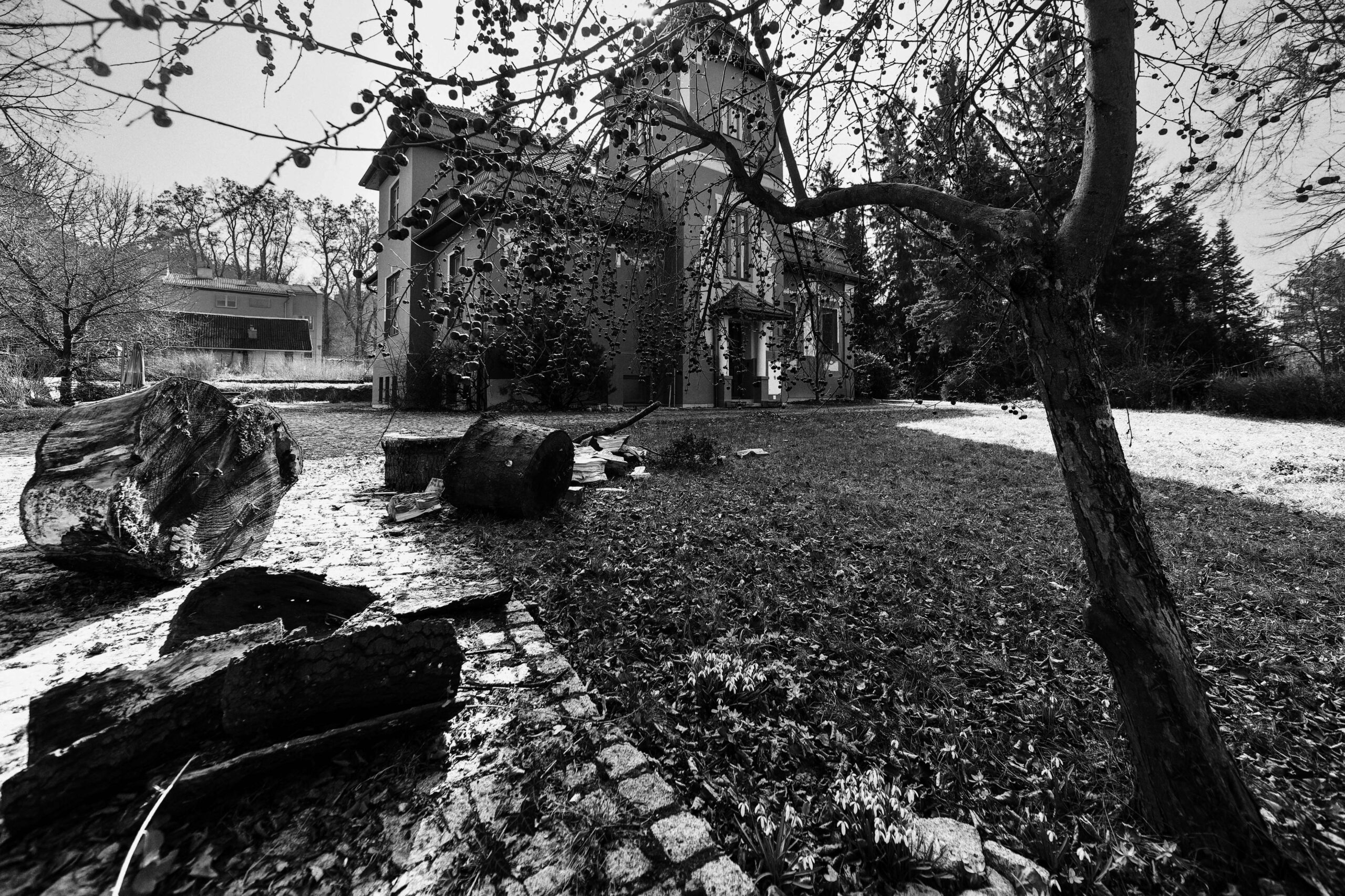 40_KURZ_architects_Maternova-vila_Remeslna-akademie_Vcelna_foto_by_NikaBrunova_venku